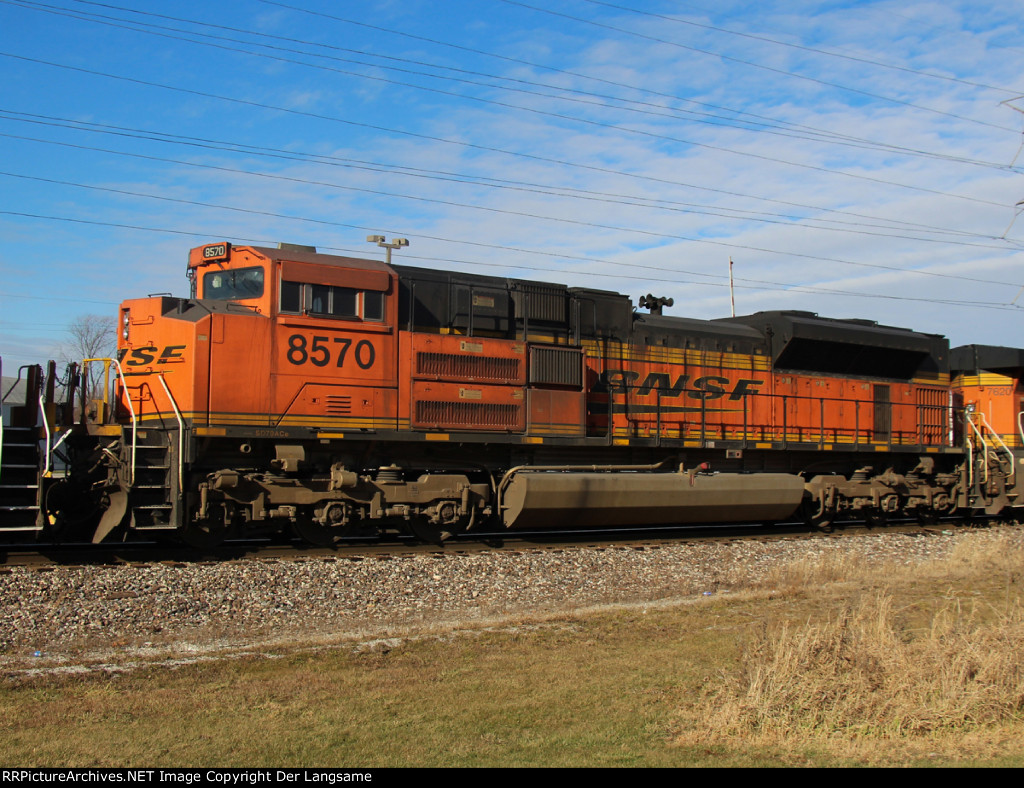 BNSF 8570